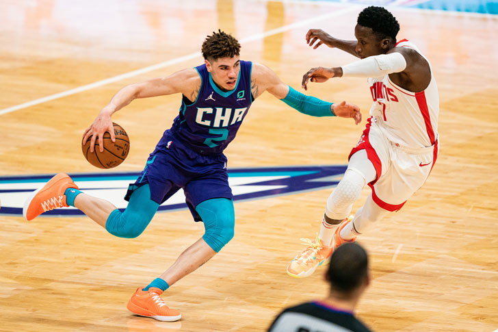 O base dos Charlotte Hornets LaMelo Ball