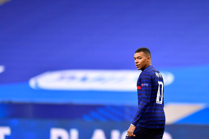 O atacante francês Kylian Mbappe foi chamado apesar de ter uma lesão